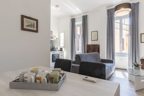 Apartment, 2 Bedrooms | In-room dining