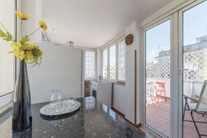 Apartment, 1 Schlafzimmer, Terrasse | Essbereich im Zimmer