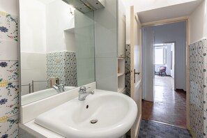 Appartamento, 2 camere da letto | Bagno | Doccia, asciugacapelli, bidet, asciugamani