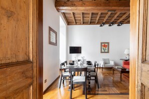 Appartement, 2 chambres | Restauration dans la chambre