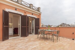 Studio, terassi, kaupunkinäköala | Terassi/patio