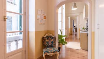 Appartement, 2 chambres | Coin séjour | Télévision à écran plat, jouets