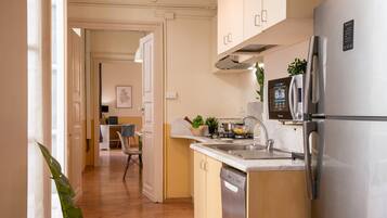 Appartamento, 2 camere da letto | Cucina privata | Frigorifero con congelatore, piano cottura, seggiolone