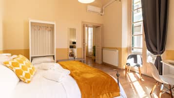 Appartement, 2 chambres | Coffres-forts dans les chambres, rideaux occultants