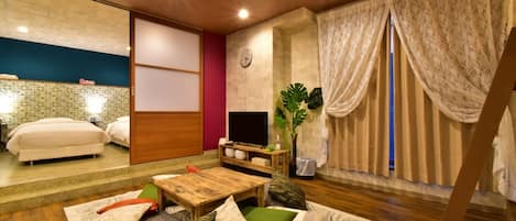 1 غرفة نوم ومكتب وخدمة الإنترنت وملاءات أسرّة