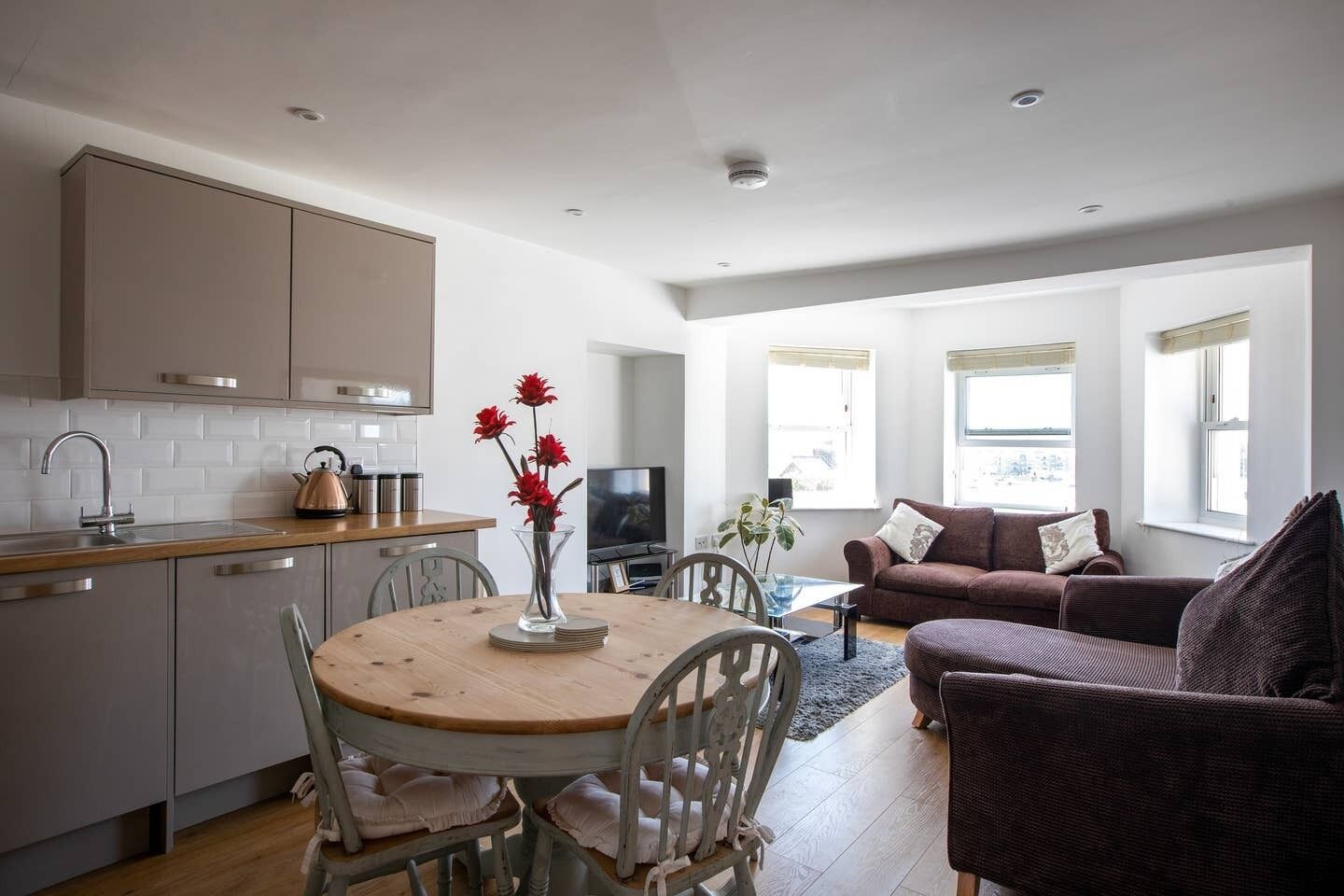 City-Apartment, 2 Schlafzimmer, Nichtraucher, Flussblick | Wohnbereich