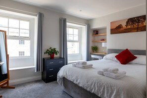 Kaupunkihuoneisto, 2 makuuhuonetta, tupakointi kielletty, jokinäköala | 2 makuuhuonetta, yksilöllisesti kalustettu, työpöytä