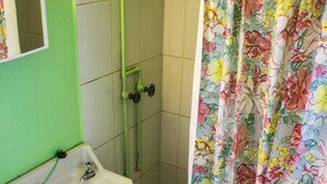 Quadruple Room, Private Bathroom | Bathroom | Shower, free toiletries, towels - El Yatiri (San Pedro de Atacama)