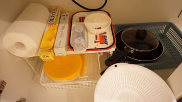 Fridge, microwave, stovetop, cookware/dishes/utensils