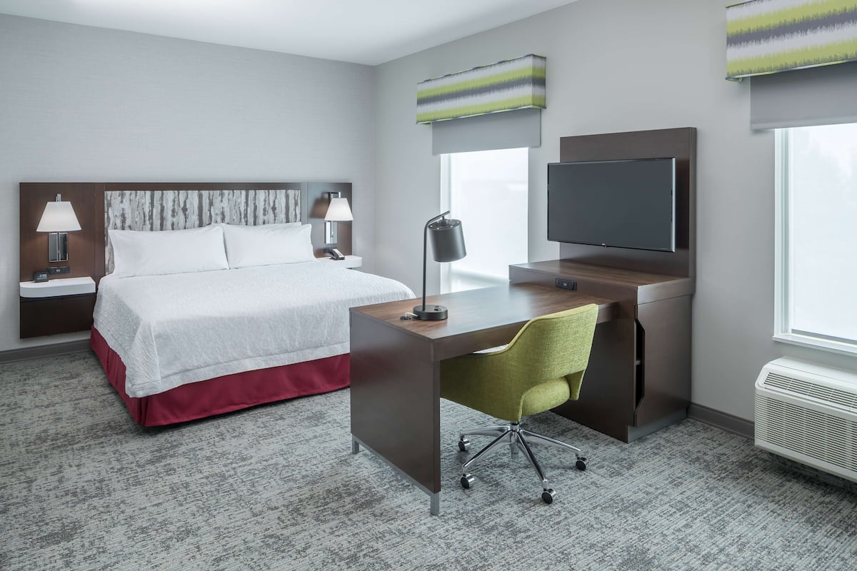 Egyptian cotton sheets, premium bedding, individually furnished, desk