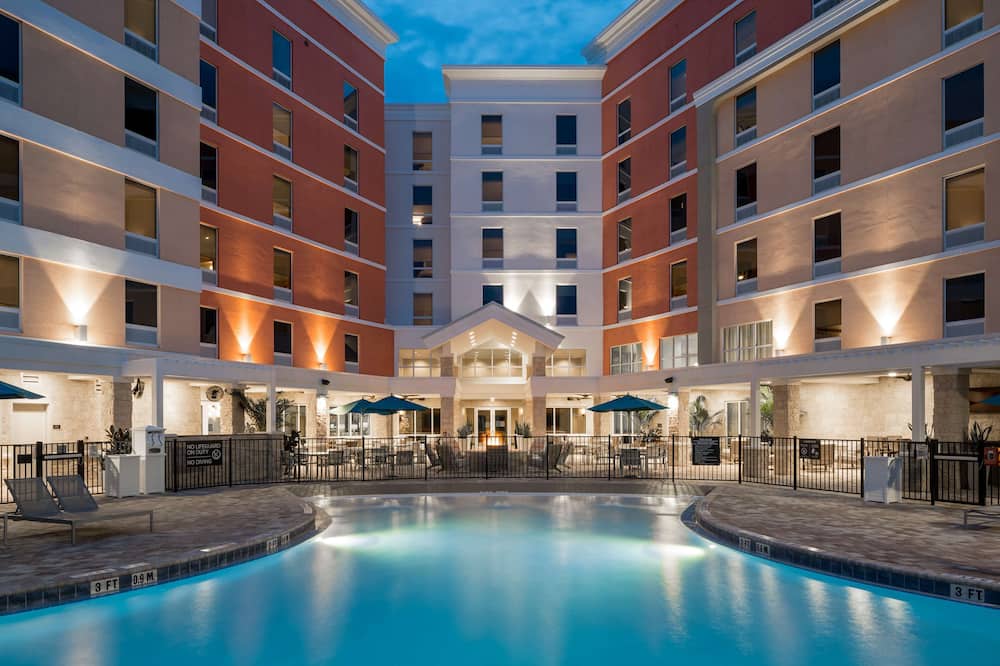 Hampton Inn & Suites Cape Canaveral Cruise Port