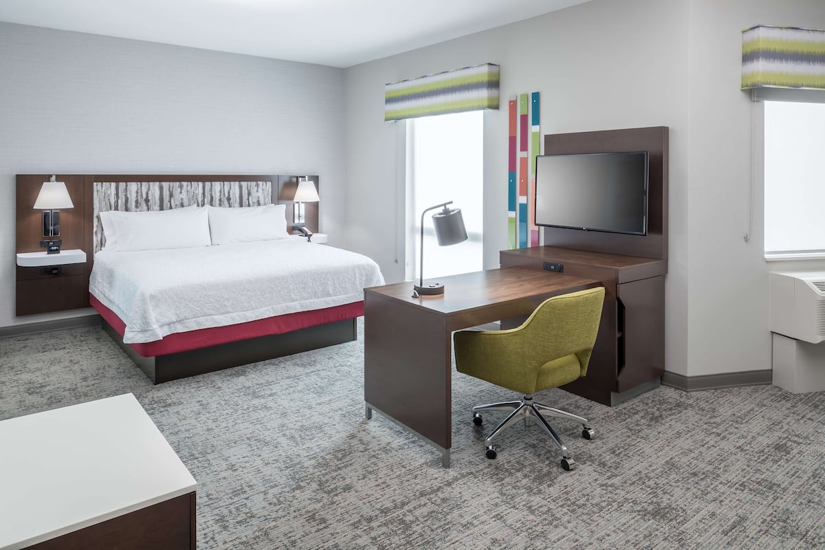 studio, 1 king bed, non smoking, refrigerator & microwave | 1 bedroom, egyptian cotton sheets, premium bedding