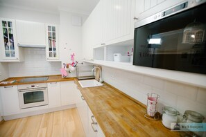 Apartment | Eigene Küche | Kühlschrank, Mikrowelle, Ofen, Herdplatte