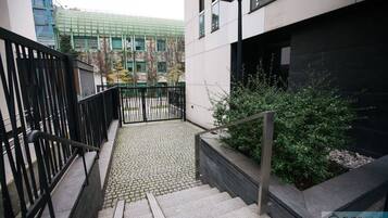 Pintu masuk properti