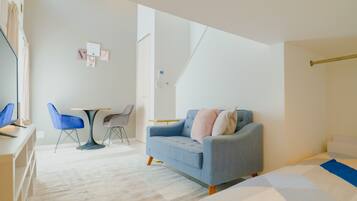 1 bedroom, desk, free WiFi, bed sheets