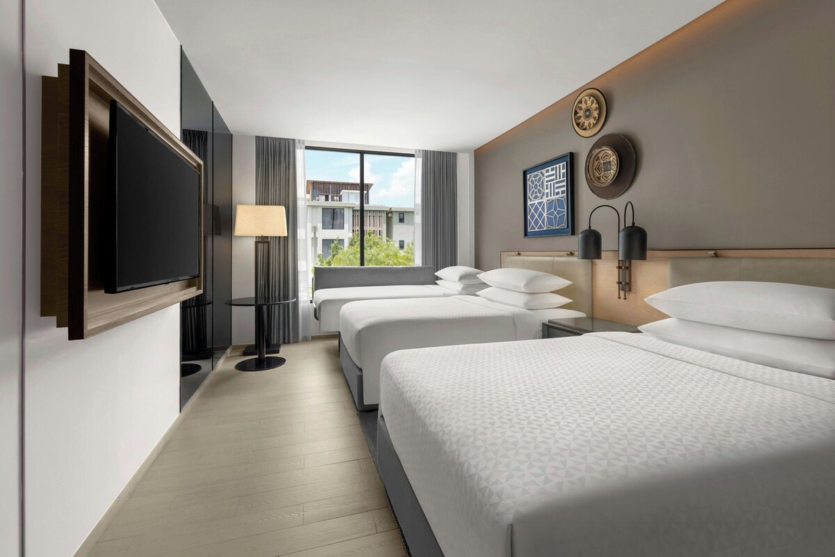 Habitación, 2 camas dobles | Ropa de cama de alta calidad, edredones de plumas, caja fuerte