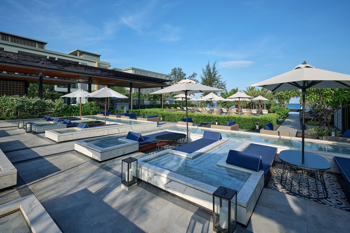 Four Points by Sheraton Phuket Patong Beach Resort