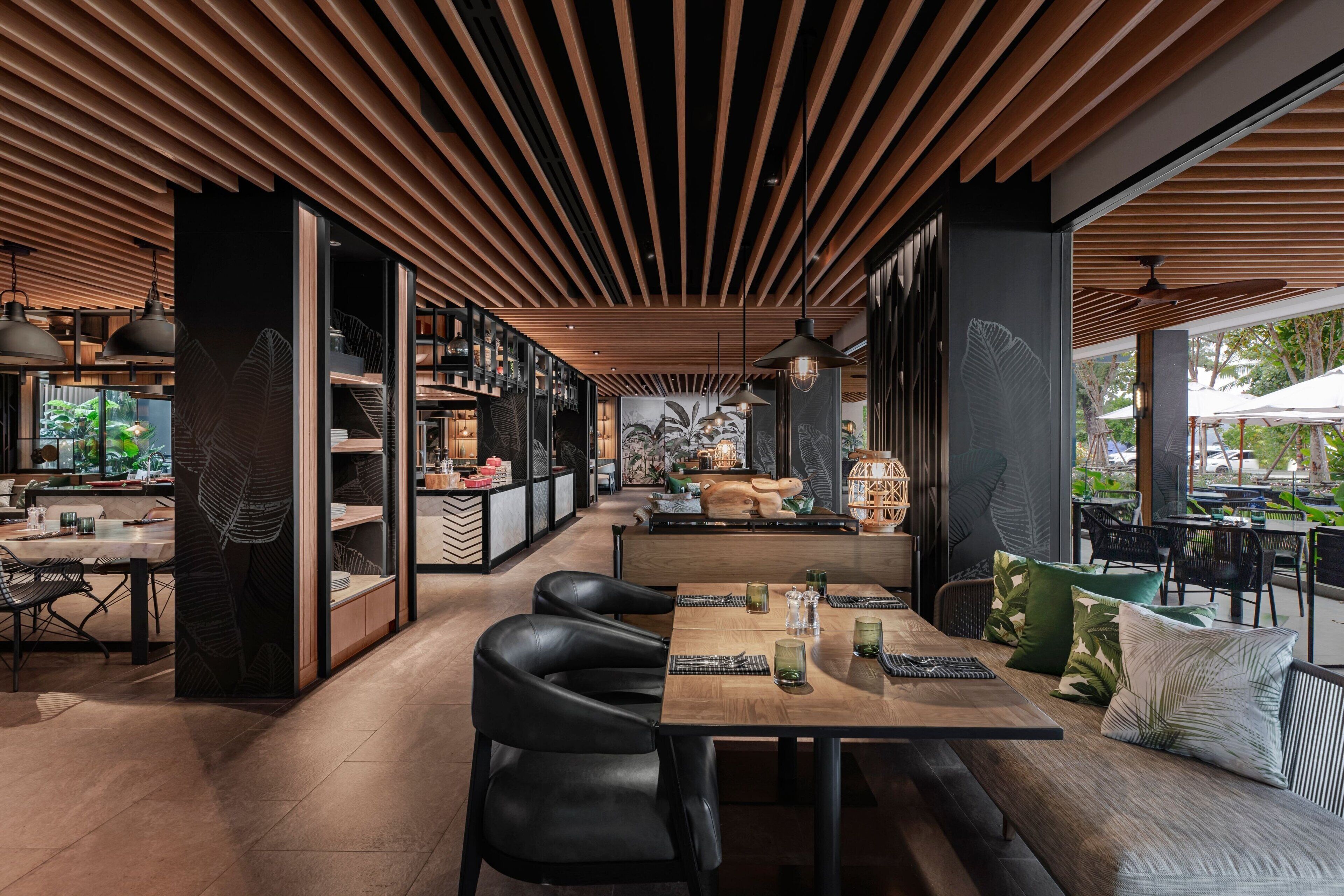 2 quầy bar/khu lounge, quầy bar ngay sát hồ bơi, quầy bar bên hồ bơi 