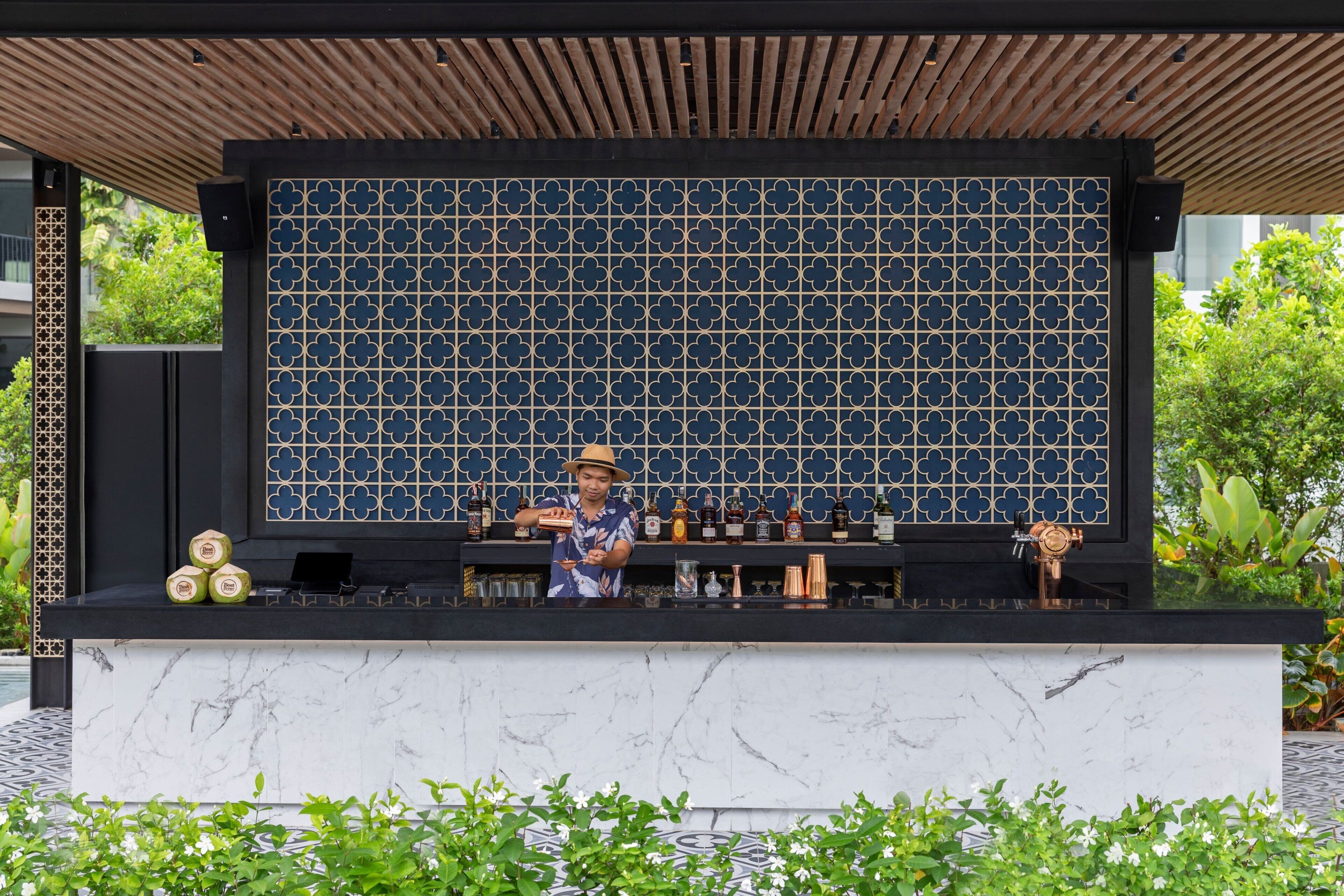 Bar ved bassenget