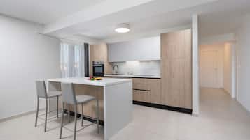 Superior Apartment, 2 Bedrooms | Private kitchen