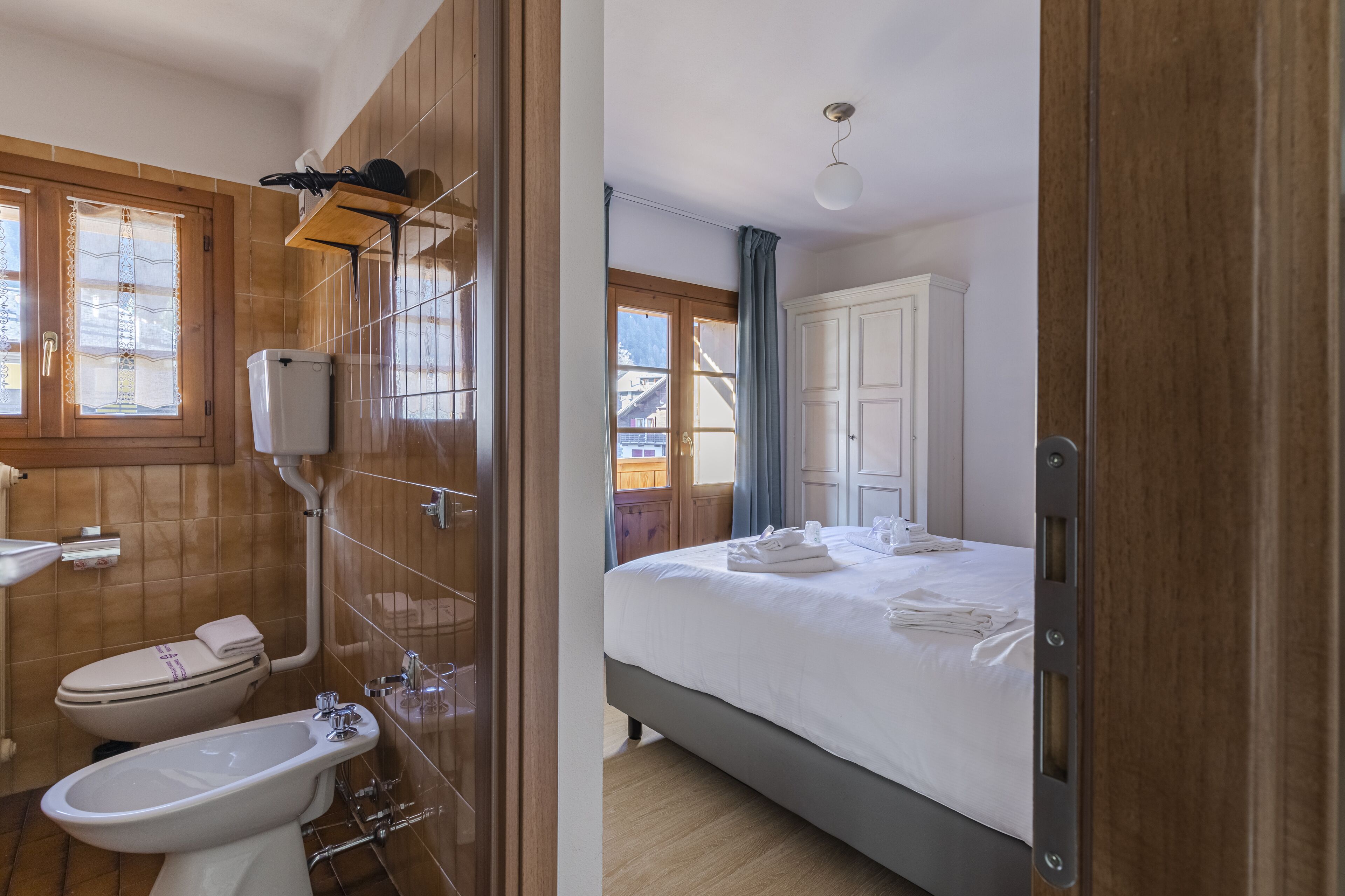 standard double room, balcony, mountain view | 1 bedroom, in-room safe, free wifi, bed sheets