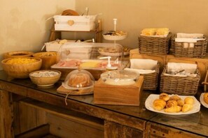 Desayuno bufé gratuito y diario