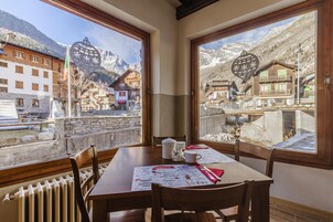 Desayuno bufé gratuito y diario