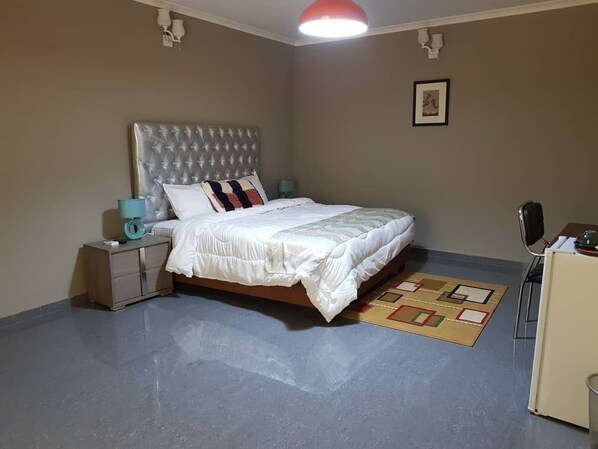 Habitación ejecutiva | Minibar, escritorio y espacio para trabajar con laptop