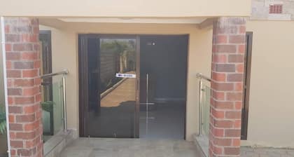 Ticheze Lodge And Car Hire