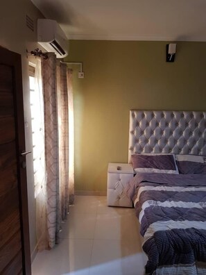 ダブルルーム | ミニバー、デスク、ノートパソコン用作業スペース、アイロン / アイロン台