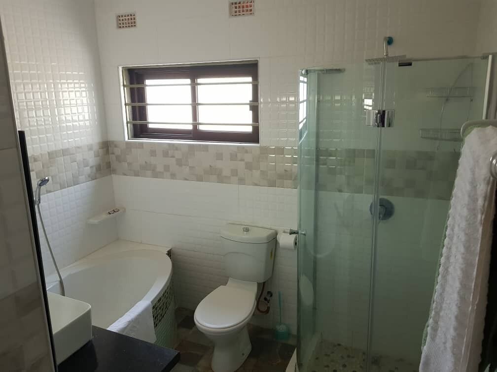 Handuk dan tisu toilet