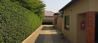 Ticheze Lodge And Car Hire