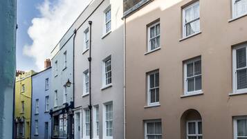 Mặt tiền nơi lưu trú