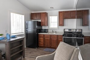 Fridge, microwave, oven, stovetop - Historic Calumet 1 Bedroom (Calumet)