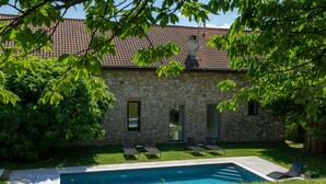 Outdoor pool - L'Abelli d'Estelle (Le Touvet)