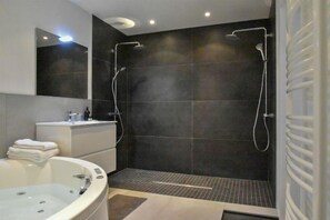 Double Room, Hot Tub (Grey) | Private spa tub
