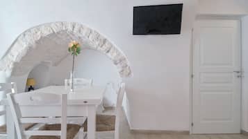 Apartamento, 1 habitación | Servicio de comidas en la habitación