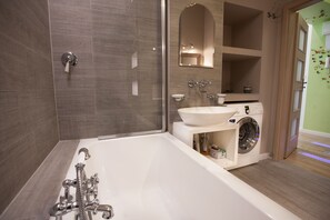 Apartemen | Wastafel kamar mandi