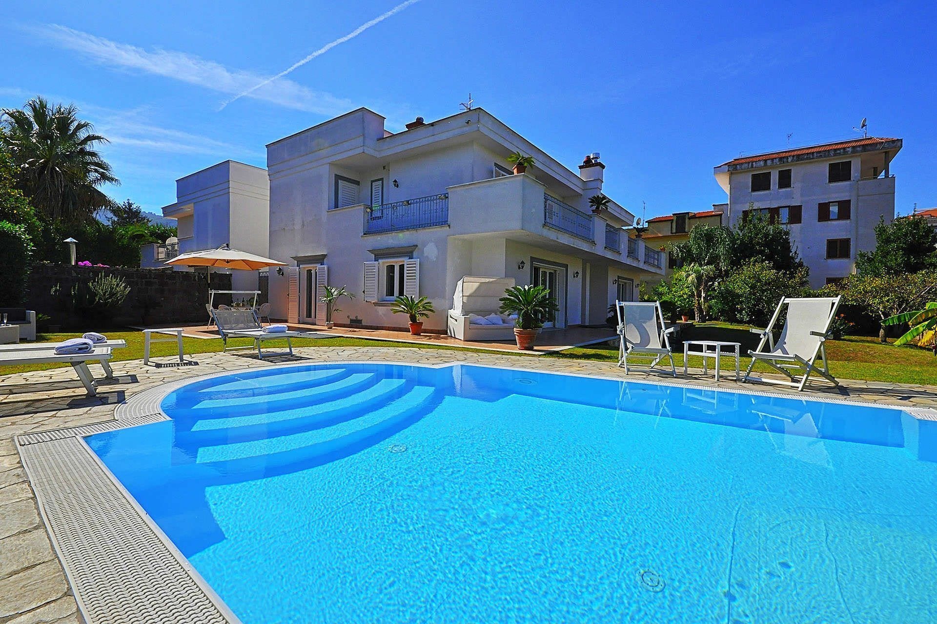 Cottage | Pool | Seasonal outdoor pool