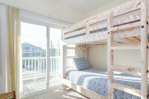 6 habitaciones, tabla de planchar con plancha, wifi y ropa de cama 