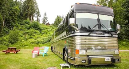 Prevost Tour Bus at Whiskey Creek Beach NW