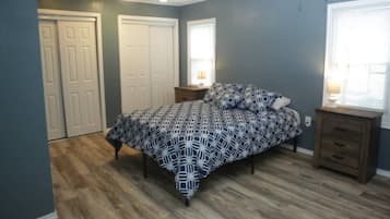 1 slaapkamer, een strijkplank/strijkijzer, wifi