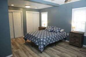 1 slaapkamer, een strijkplank/strijkijzer, wifi