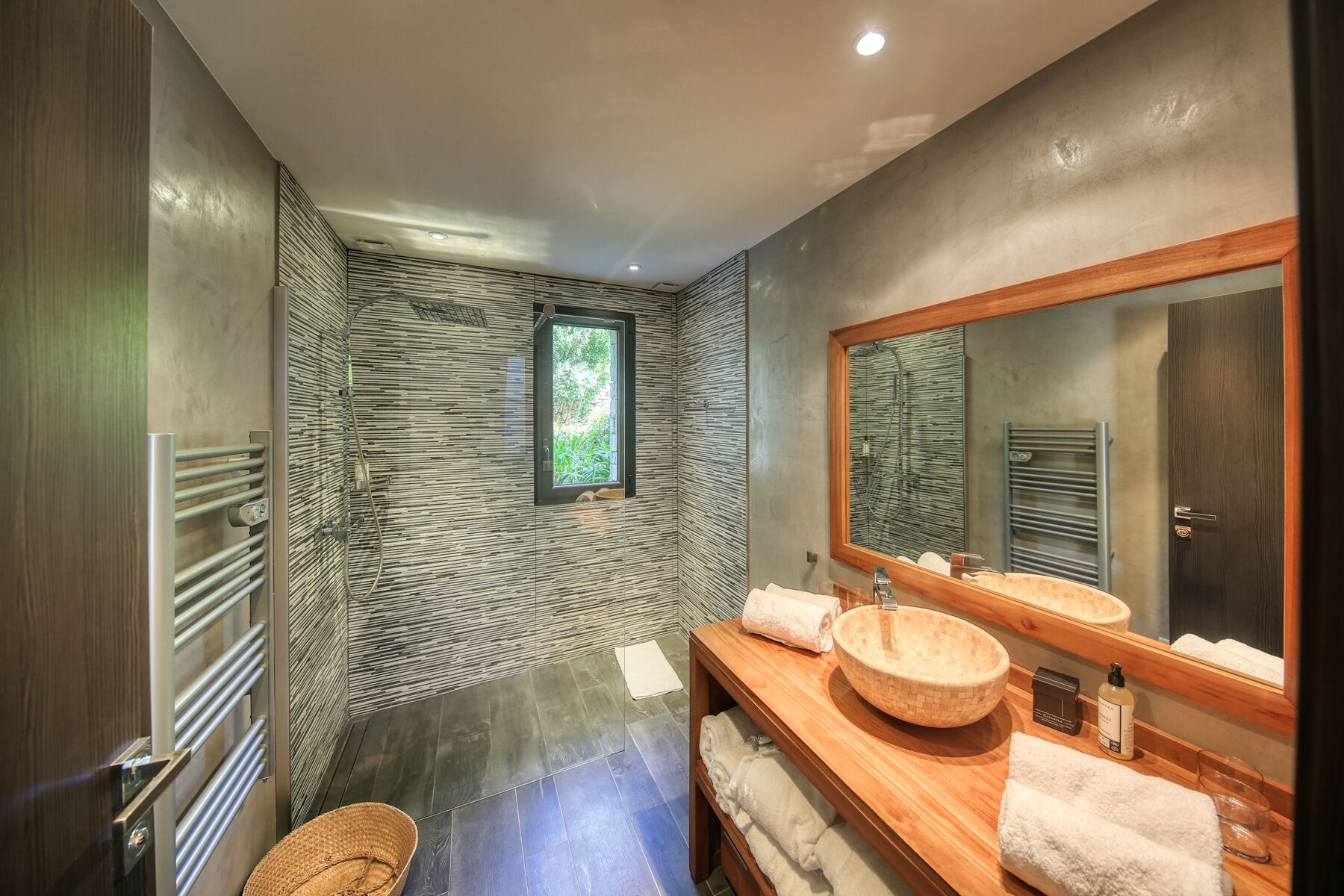 Combined shower/tub, hair dryer, towels, soap