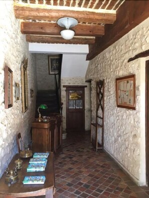 Interior - Le Cheval Blanc (La Bastide-des-Jourdans)