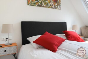 Soundproofing, free WiFi, bed sheets