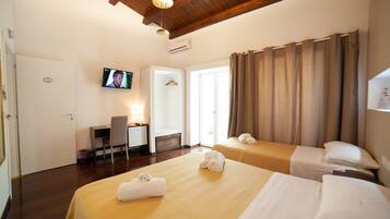 Triple Room, Patio