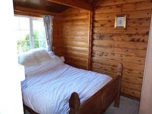 2 bedrooms, iron/ironing board, bed sheets