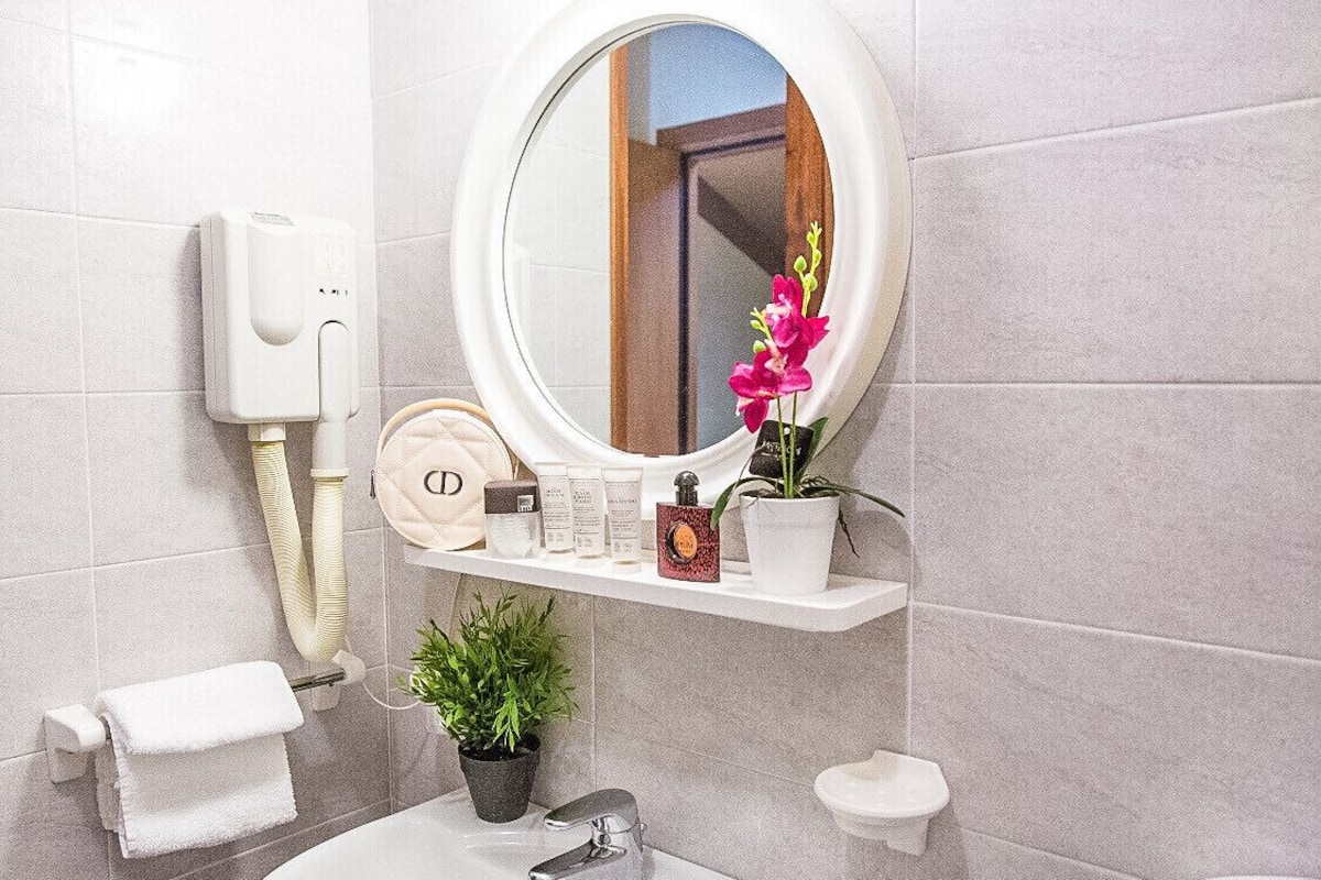 shower, hair dryer, bidet, towels