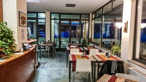 Breakfast area - Hotel Chalet del Lago (Avigliana)